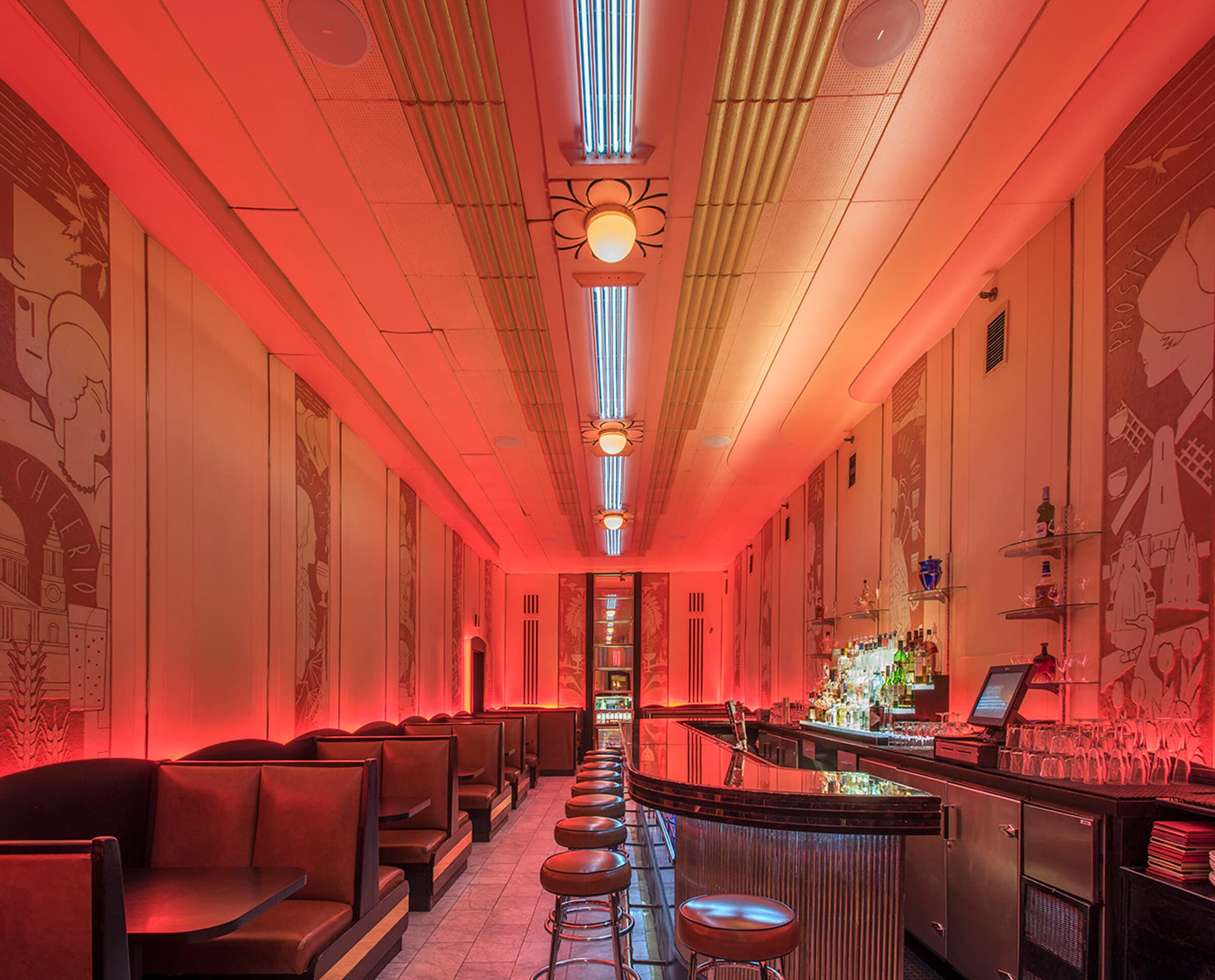 The Cruise Room offers classic and new cocktails in a retro setting