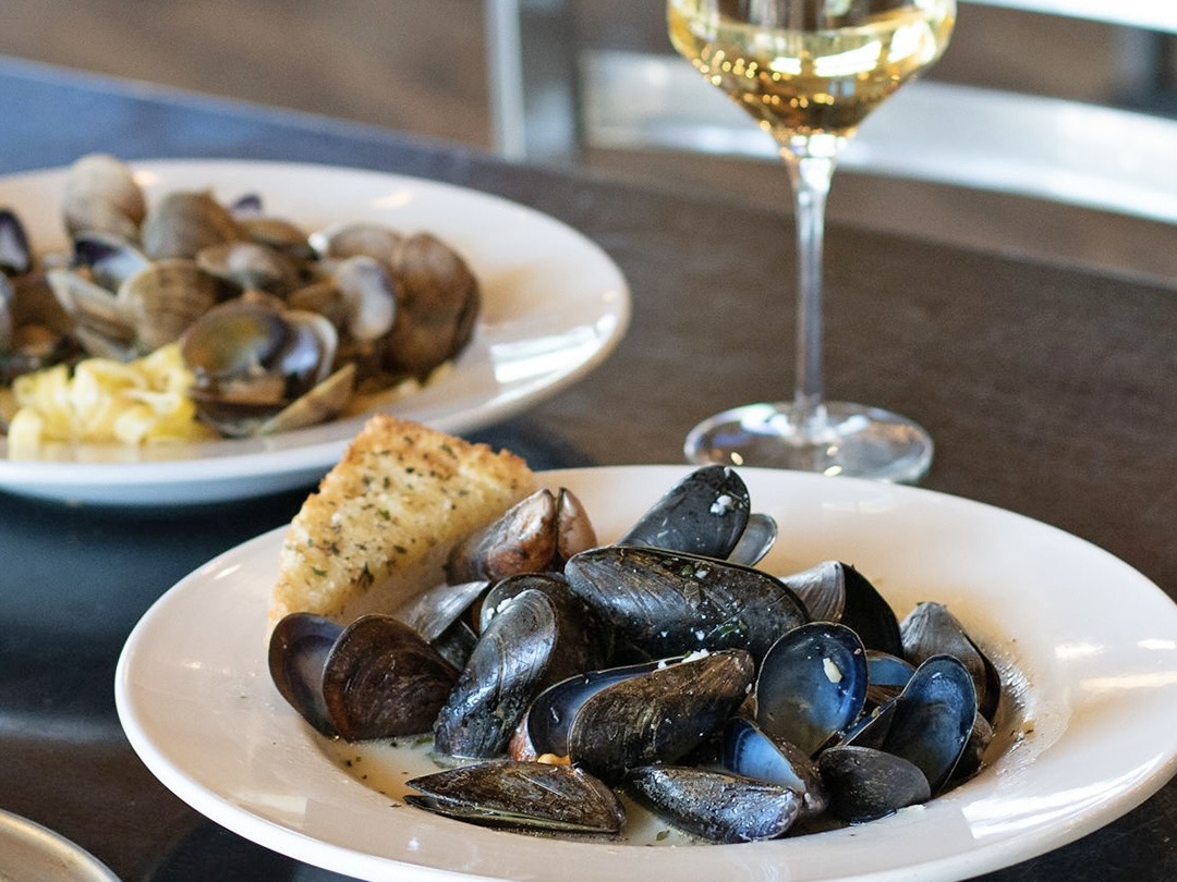 Mussels and a glass of white wine from Angelo's Taverna