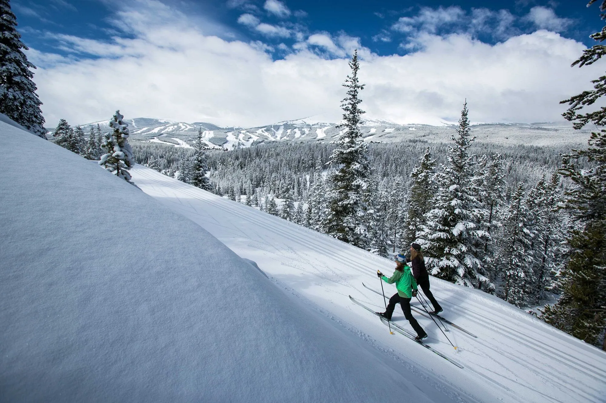 Two people Nordic skiing in Breckenridge