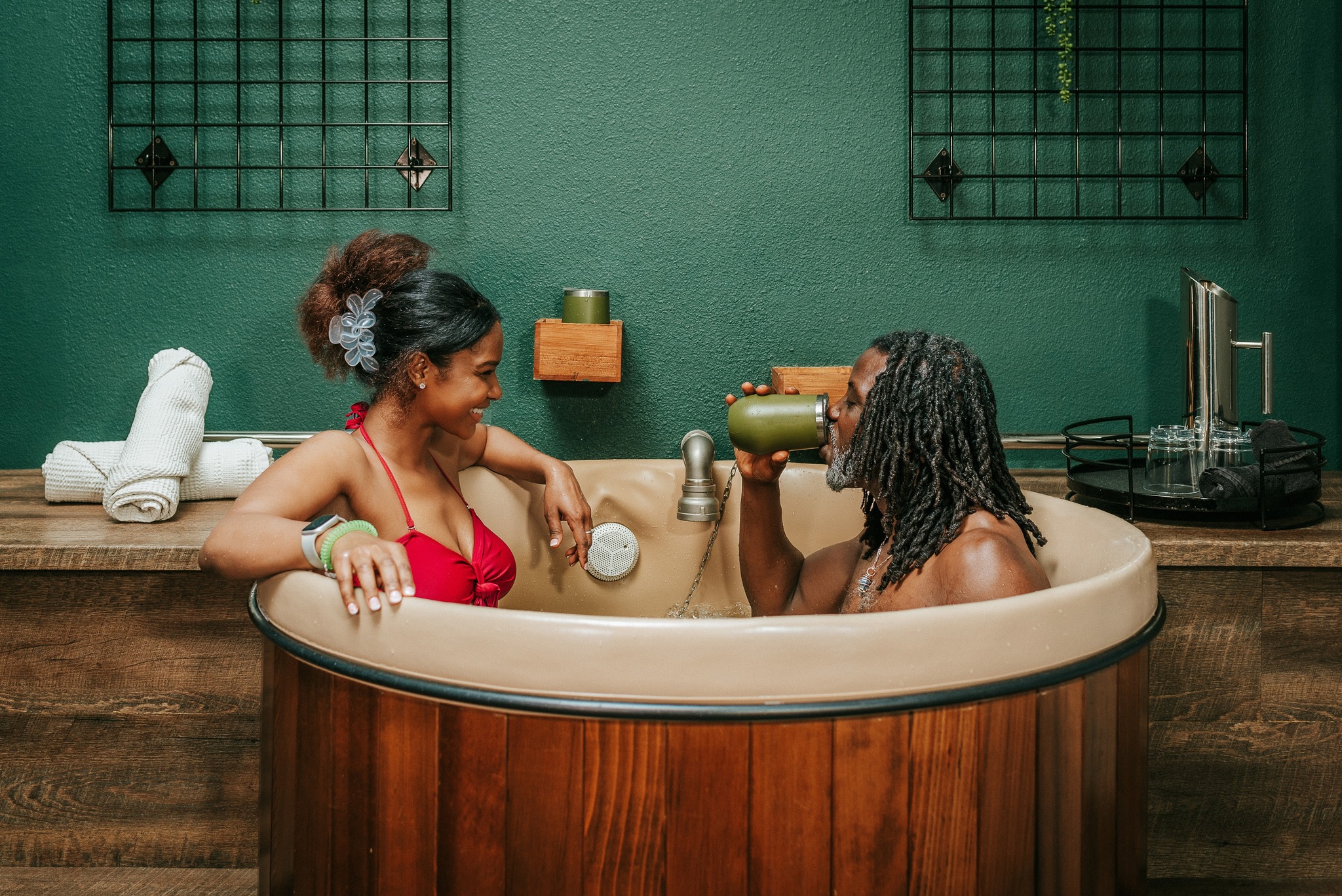 A couple soaking in a cedar tub at Oakwell Beer Spa